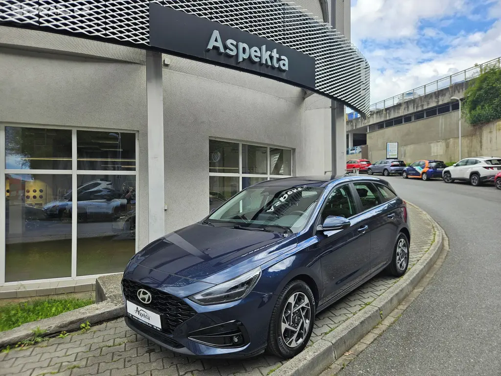 Hyundai i30, 1.5i Comfort, serv.kn., 1.maj.